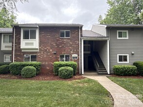 Building Photo - 2800 Heathstead Place