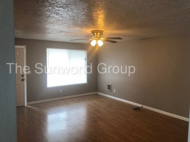 Building Photo - 3998 Estate Dr