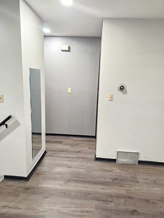 Foto del edificio - 6980 N Raintree Ct