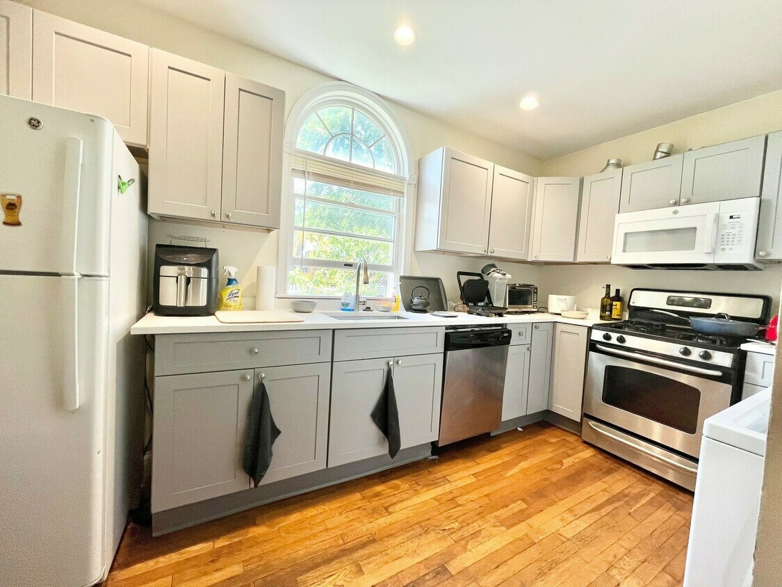 Foto principal - 774 Parker St