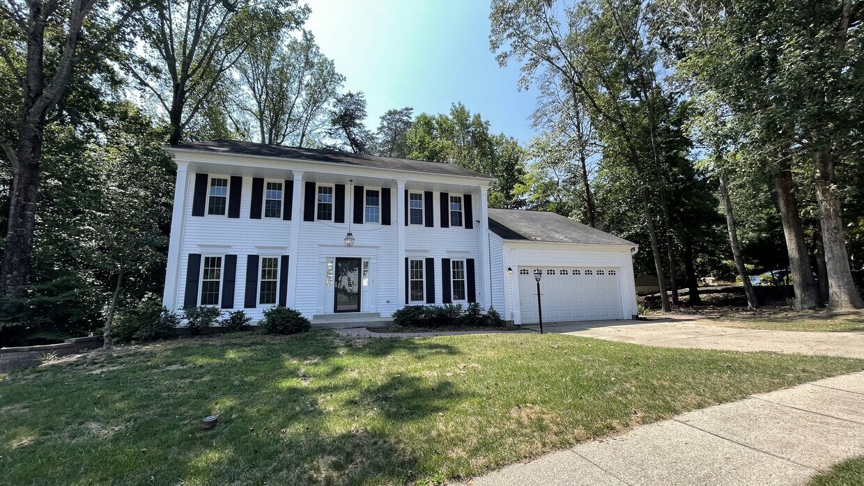 Primary Photo - Lake Ridge Colonial