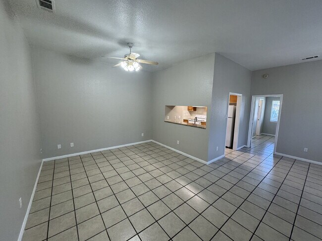 Foto del edificio - 2-Bed 2-Bath 1-Car Garage easy access to W...