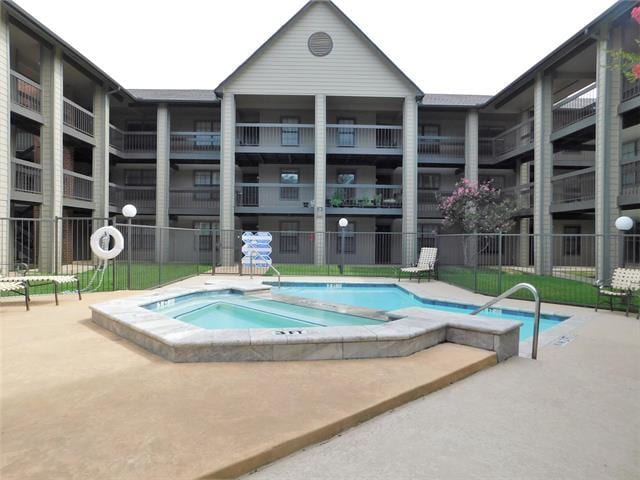 Building Photo - 218 N Texas Blvd