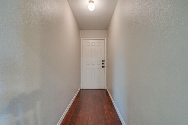 Building Photo - 2500 Quail Ridge Dr
