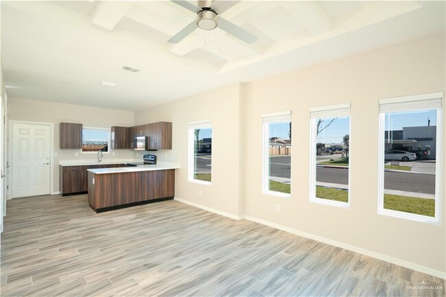 Foto del edificio - 4116 Walnut Ave