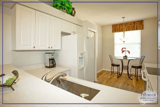 Foto del edificio - **CEDAR HAMMOCK**FURNISHED SHORT TERM RENT...
