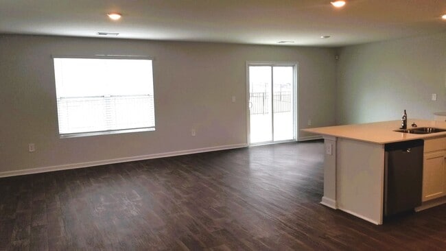 Building Photo - NOVEMBER SPECIAL!!! $500 SECURITY DEPOSIT ...