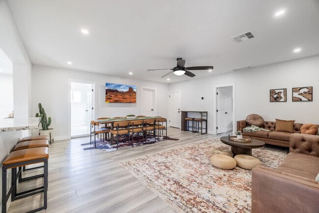 Foto del edificio - 636 E 6th Pl