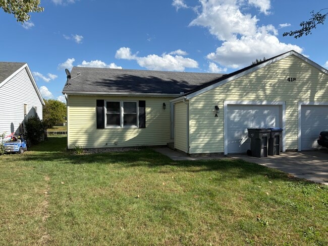 Building Photo - 418 S Silverwood Ln