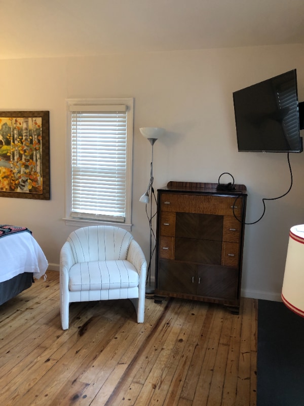 Building Photo - 1296 W 106th St