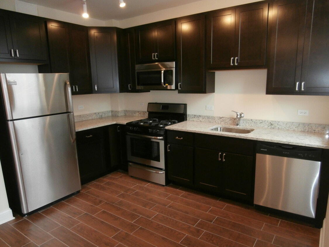 Primary Photo - 5402 N Winthrop Ave