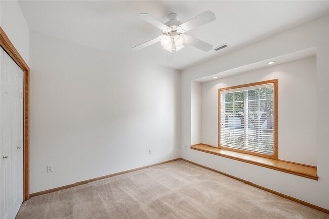 Foto del edificio - 5221 Village Run Ave