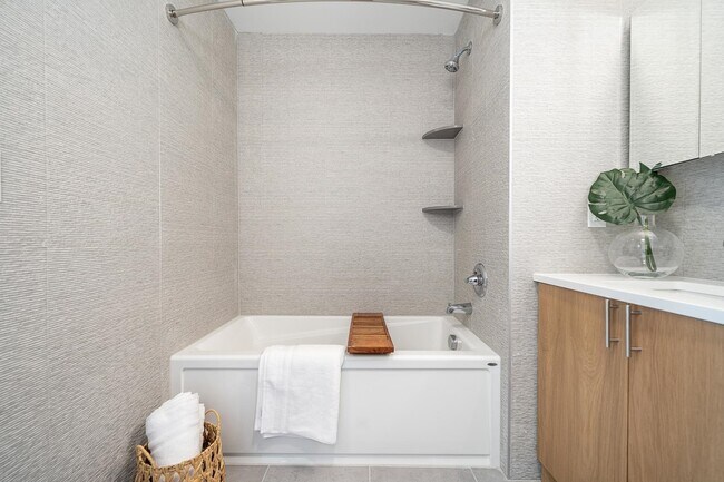 Building Photo - 1415 Manhattan Ave