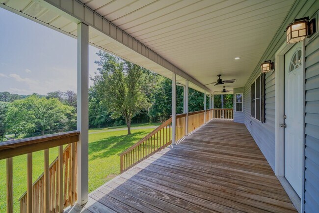Building Photo - Spacious 3-Bedroom home with Wrap-Around P...