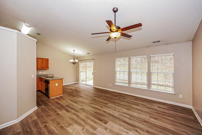 Foto del edificio - 2082 Chapel Creek Rd