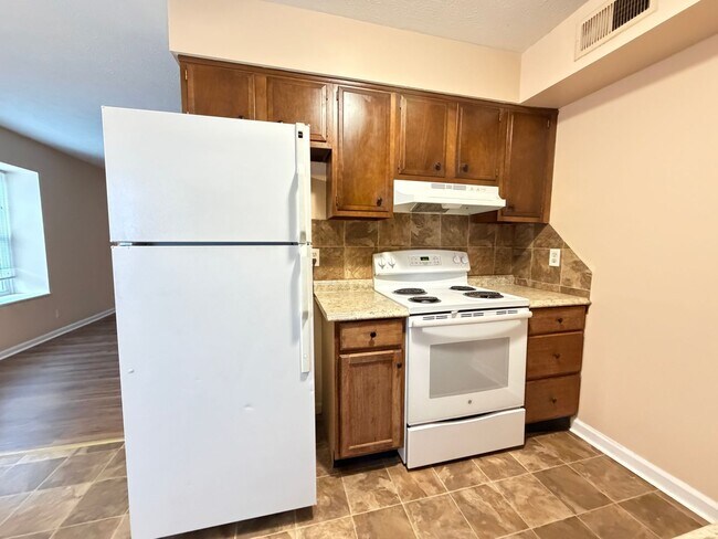 Foto del edificio - 4401 Landside Dr