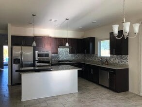 Building Photo - 9810 N Howling Wolf Rd