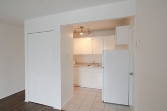 Building Photo - 1595 Rue Rachel E