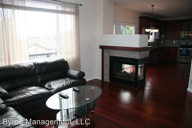 Building Photo - 4 br, 3.5 bath House - 7265 Edgebrook Dr