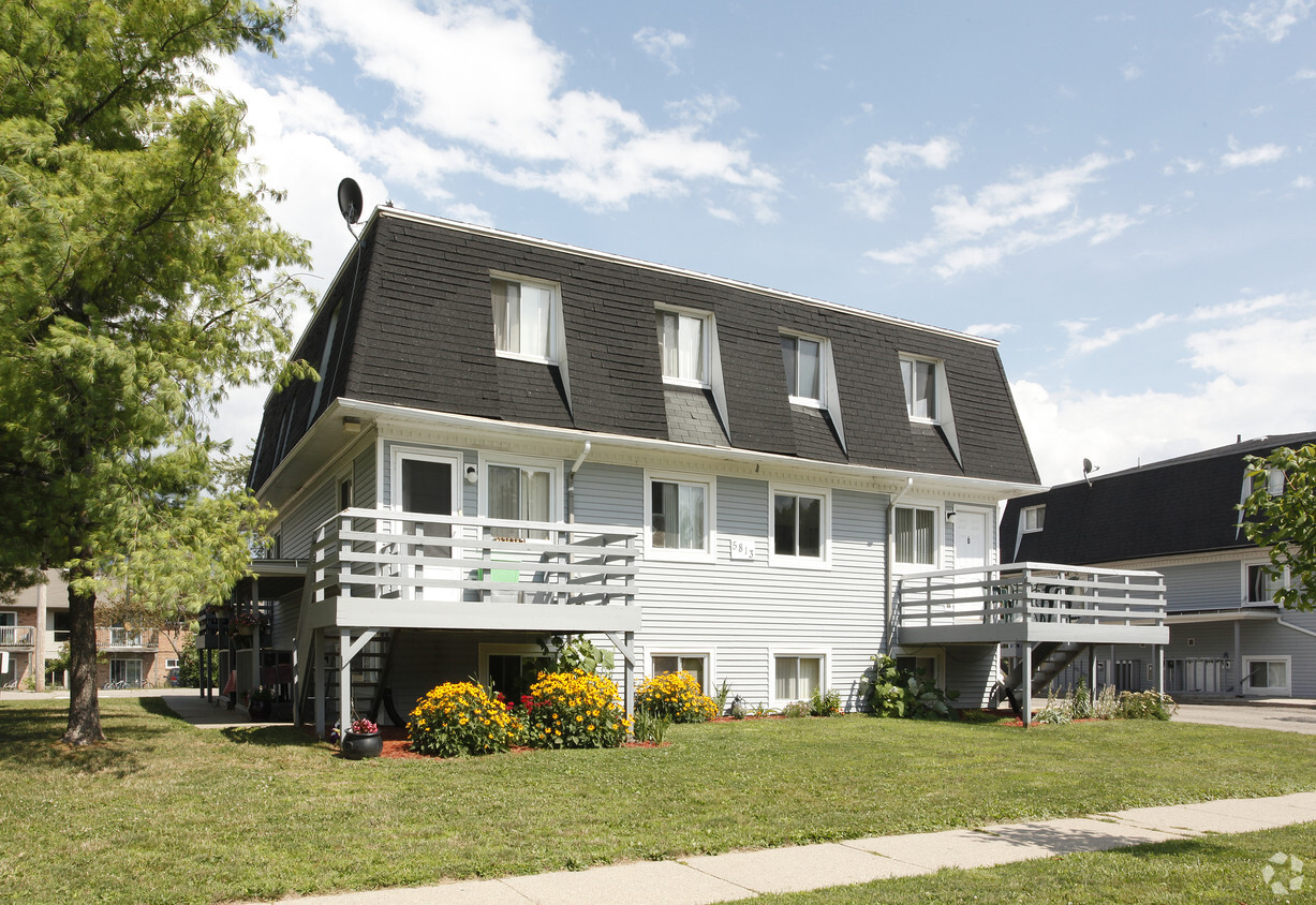 Primary Photo - The Courtyard Apartments