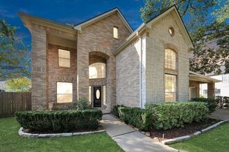 Building Photo - 4422 Roundtree Ln