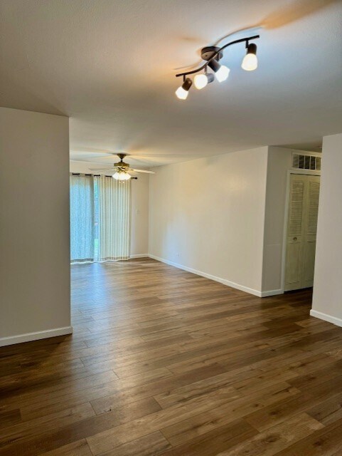 Building Photo - 401 Castlewood Ln