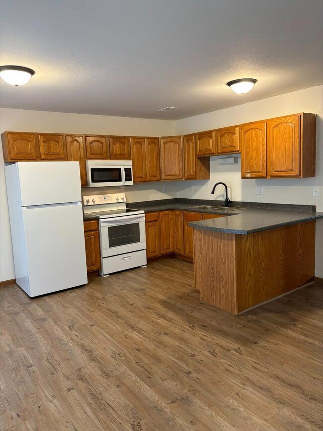 Building Photo - 100 Aldergate St