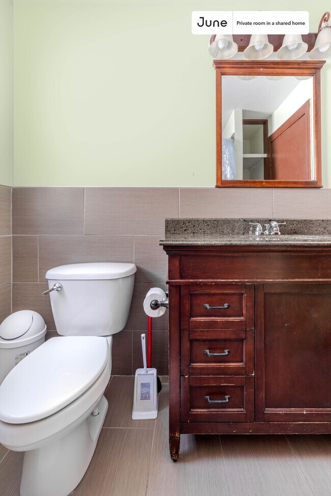 Foto del edificio - Room in Shared 5 bed/1 bath home