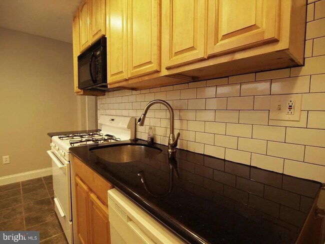 Foto del edificio - 4335 Fleming St