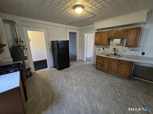 Foto del edificio - 779 E Main St