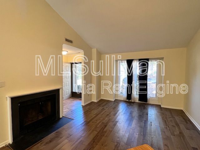 Building Photo - 118 Woodbridge Ln