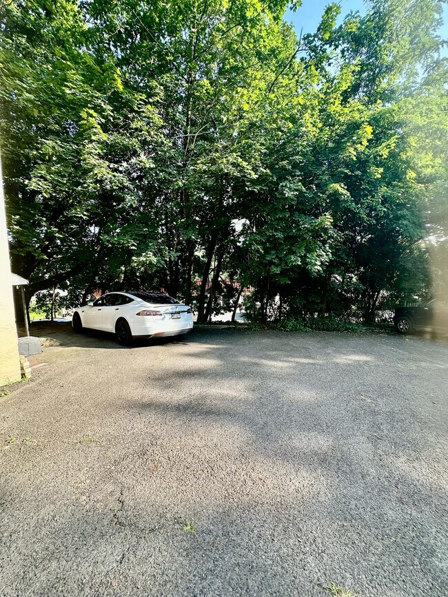 Foto del edificio - 424 Paxson Ave