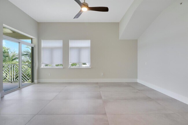 Building Photo - 309 E Ocean Ave