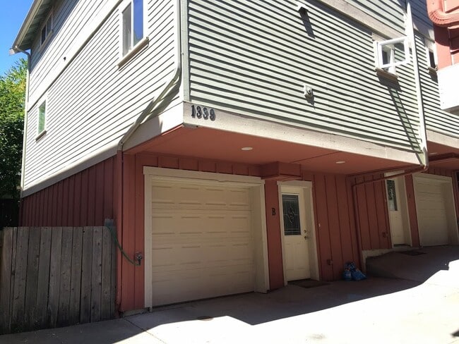 Spacious Townhouse for Rent – Minutes from... - Spacious Townhouse for Rent – Minutes from...