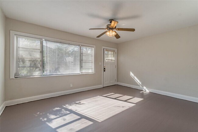 Foto del edificio - 2501 W Fig St