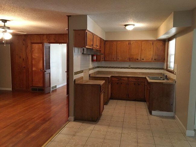 Building Photo - 3 Bed 2 Bath Home for Rent