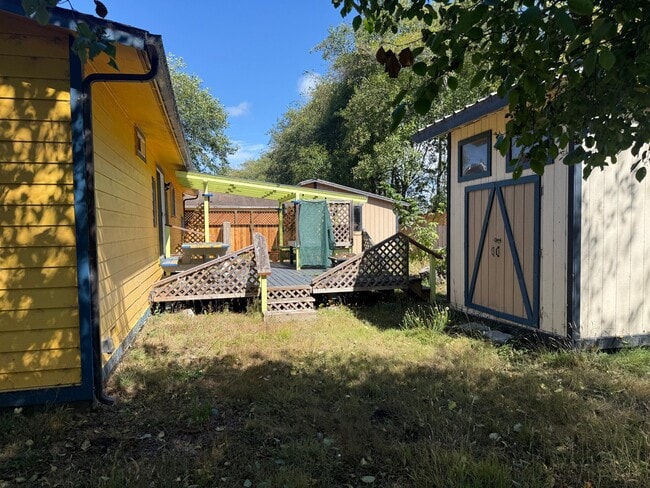 Building Photo - 1761 Fischer Ave