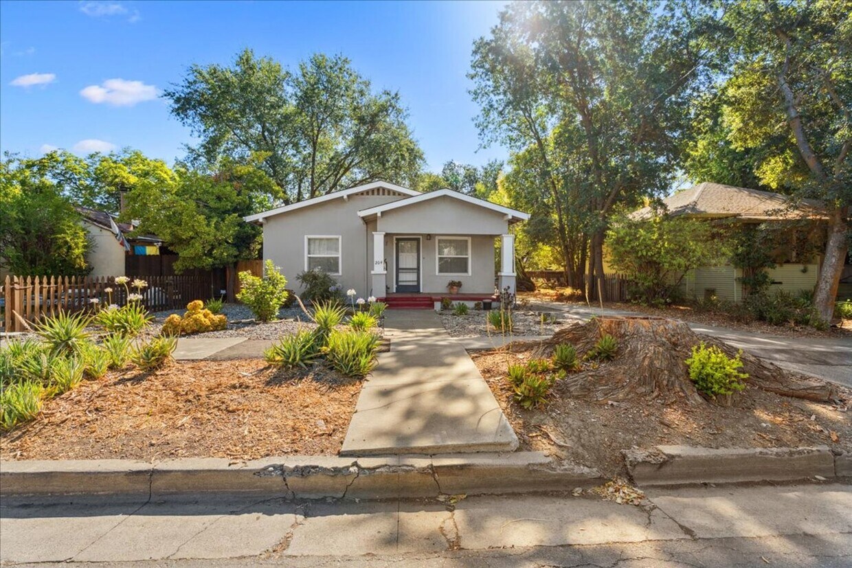Foto principal - 204 J St