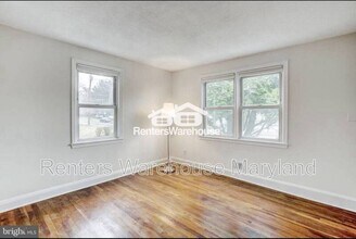 Building Photo - 3219 Taylor Ave