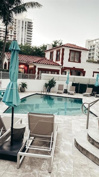 Foto del edificio - 455 NE 25th St