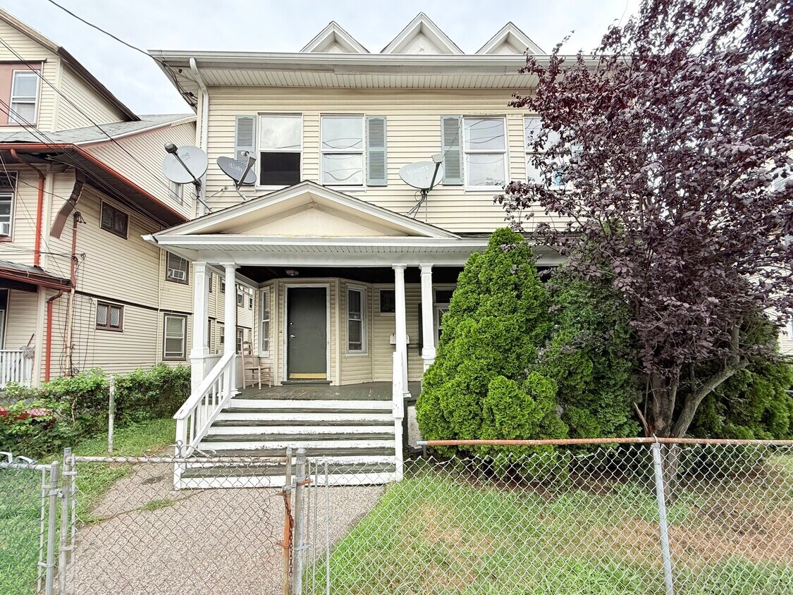 Foto principal - 896 Howard Ave