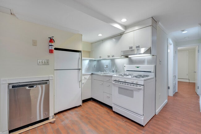 Building Photo - 308 11th St SE