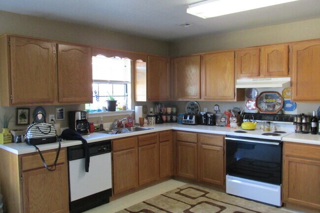 Building Photo - ***701 E Glendale Lane***