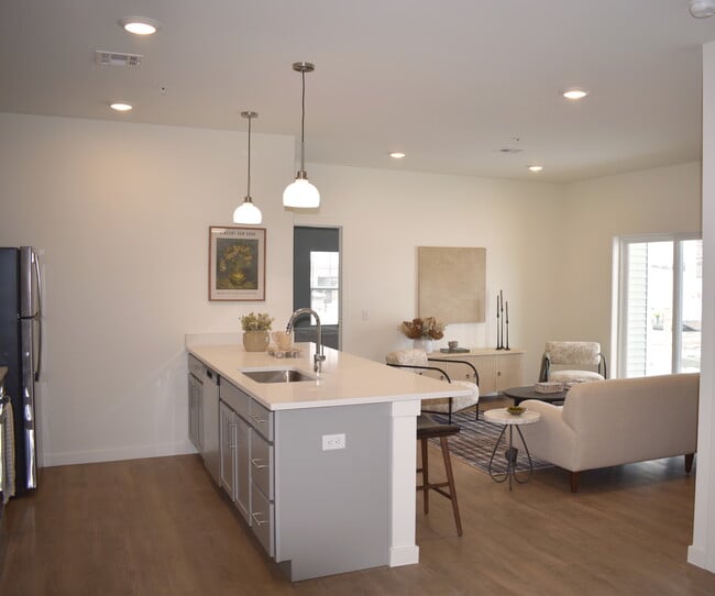 2 Bed / 2 Bath 1036 Sq ft Kitchen - 15 North