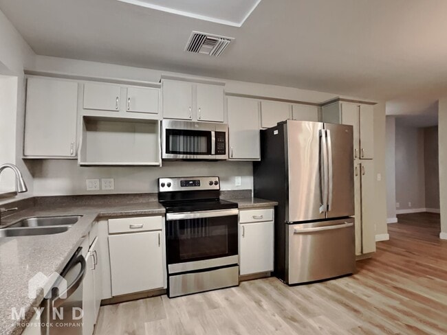 Building Photo - 1116 W Dunbar Dr