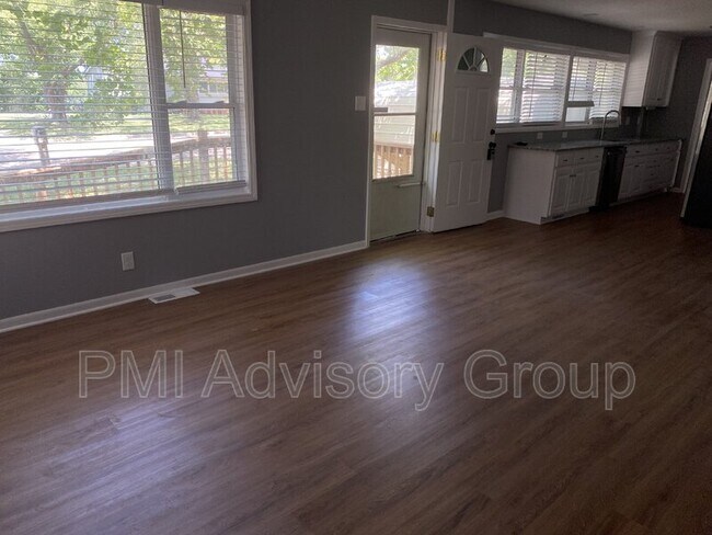 Building Photo - 3420 SW Plass Ave