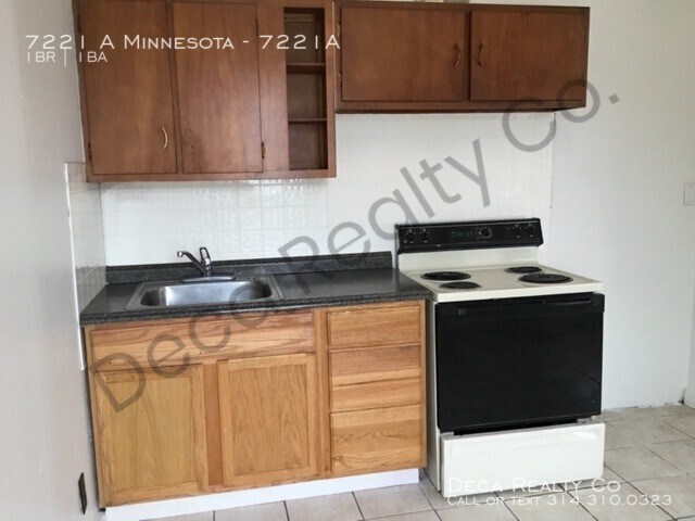 Building Photo - 1 Bedroom Apartment