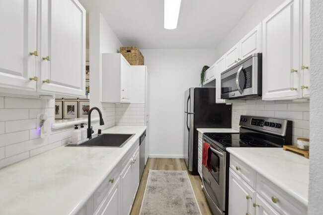 Foto del edificio - 7104 Cross Creek Cir