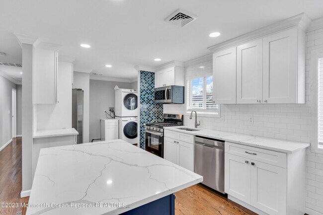 Building Photo - 708 Coral Way