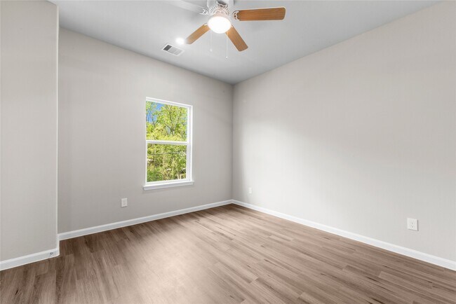 Foto del edificio - 8161 Tate St